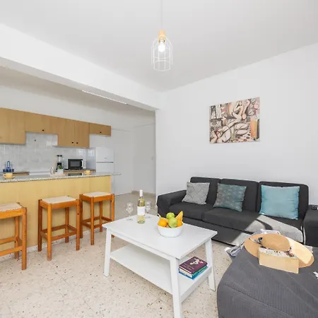 Seafront Apartment Lachi